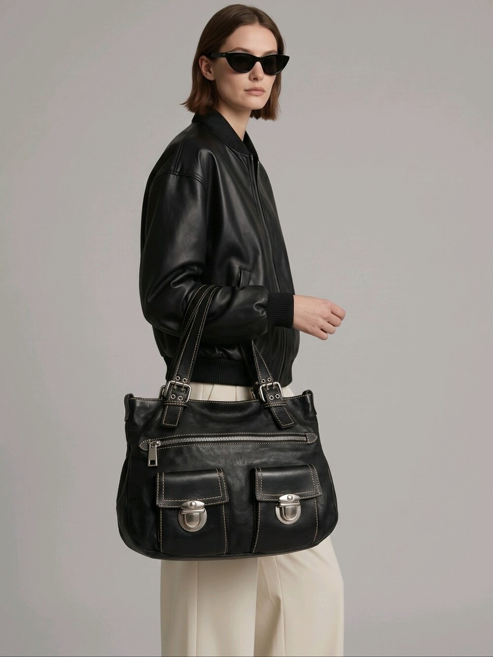 CLASSIC LUXURY Marc Jacobs Black Leather Shoulder Bag